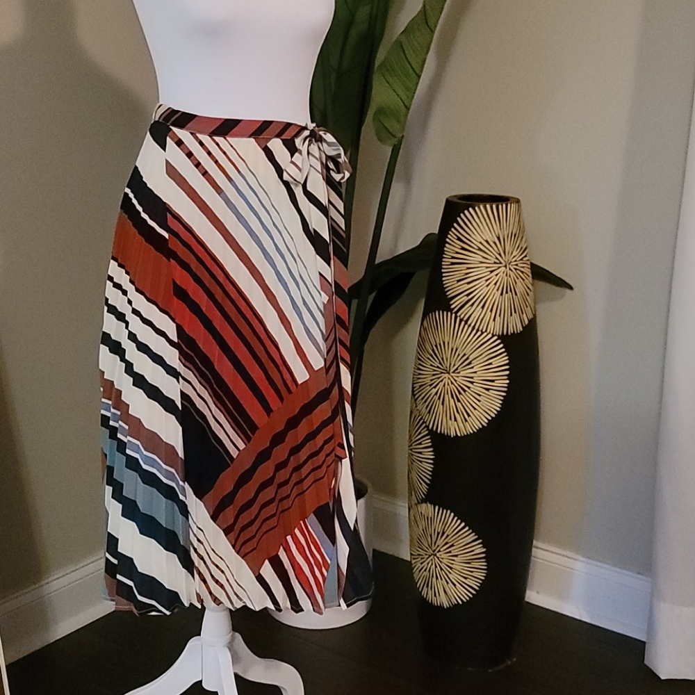 Beautiful pleated wrap skirt  *Brand New*